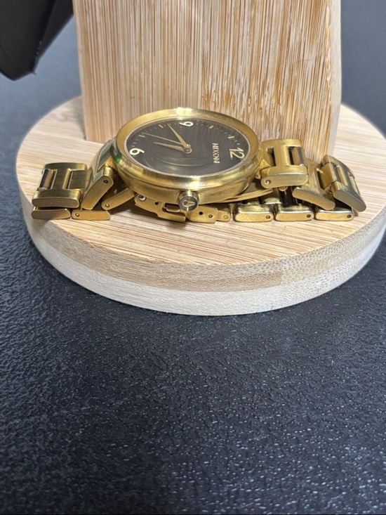 Nixon Cold Blooded The Chameleon Gold  Black Textured Dial Bracelet Watch WORKS